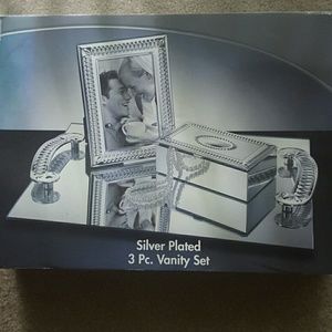 Silver plated 3 piece vanity set